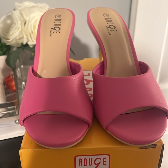 Pink and gold heels NWT NEVER WORN - Picture 2 of 2